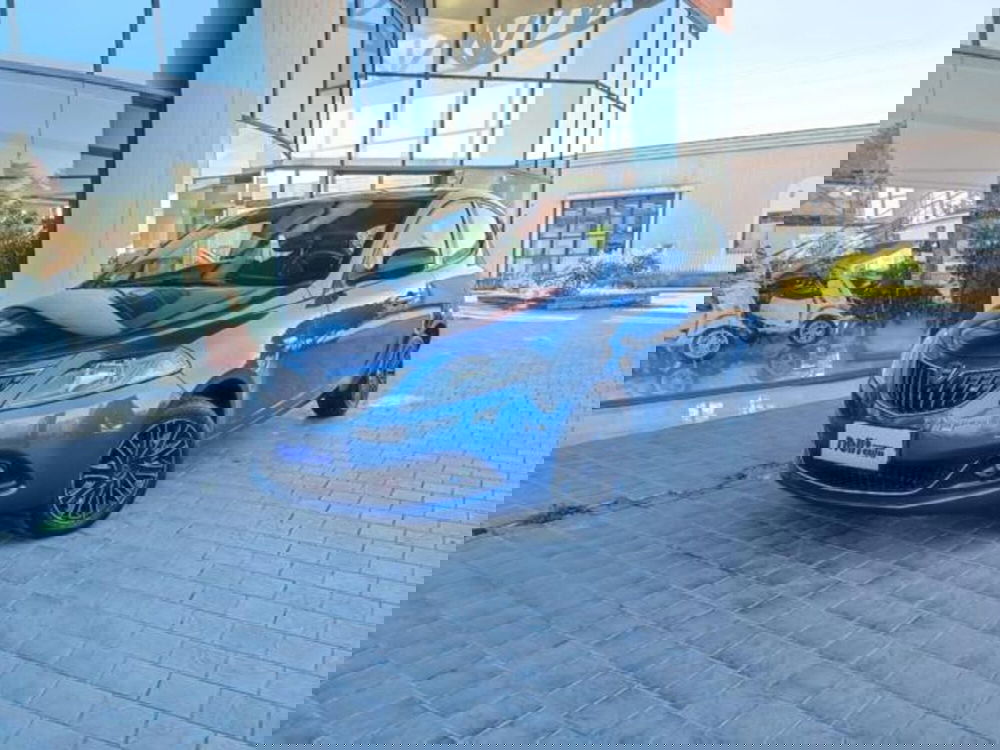 Lancia Ypsilon usata a Pisa