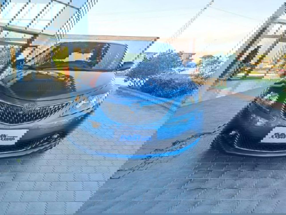 Lancia Ypsilon usata a Pisa (9)