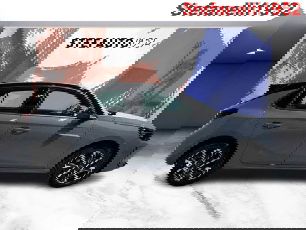 Opel Corsa nuova a Bologna (2)