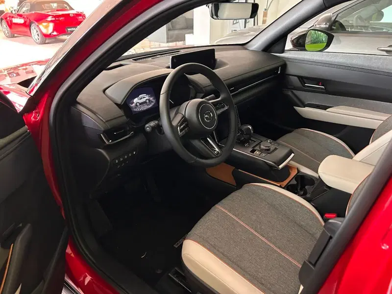 Mazda MX-30 R-EV nuova a Verona (4)