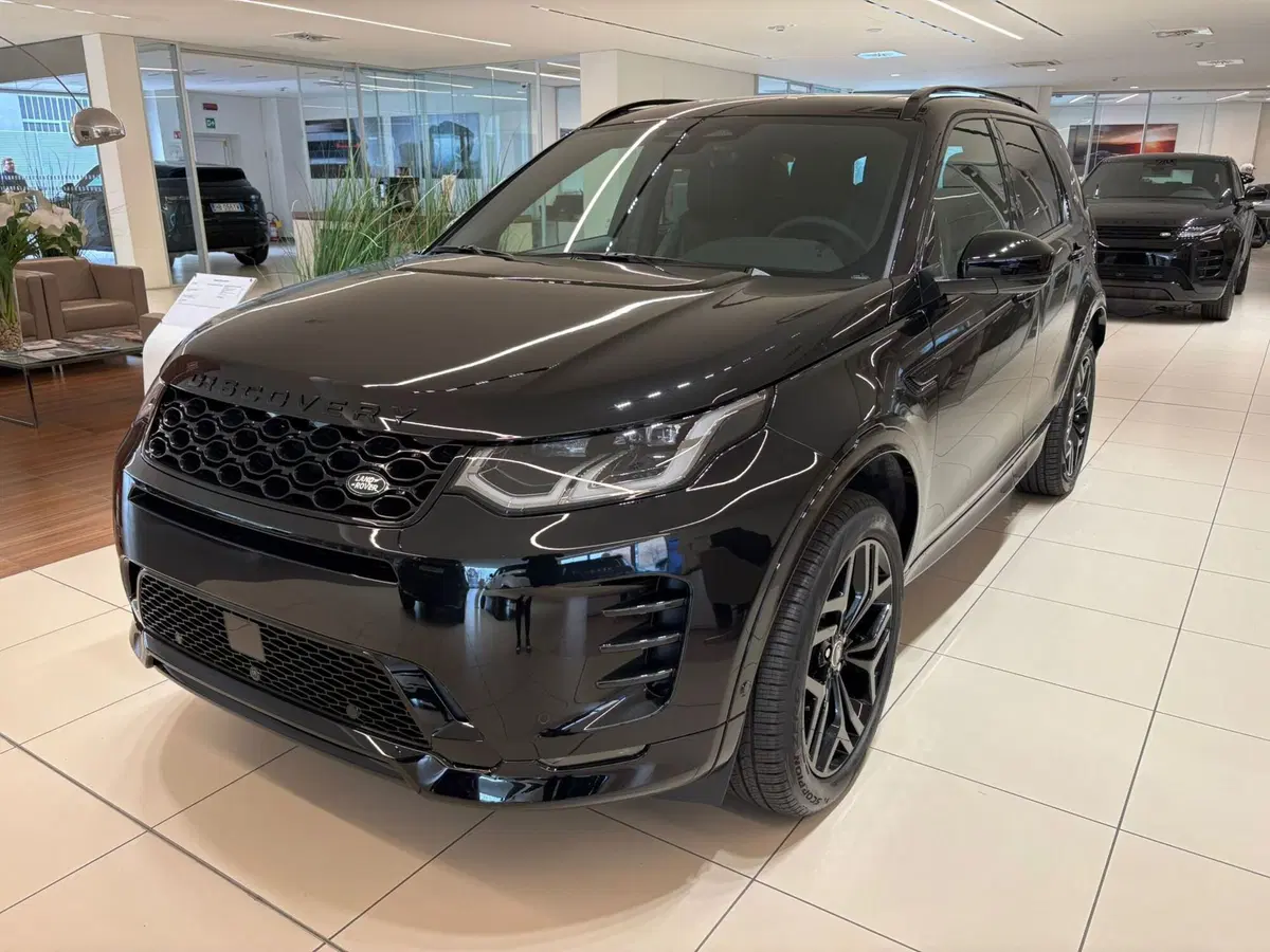 Land Rover Discovery Sport nuova a Torino