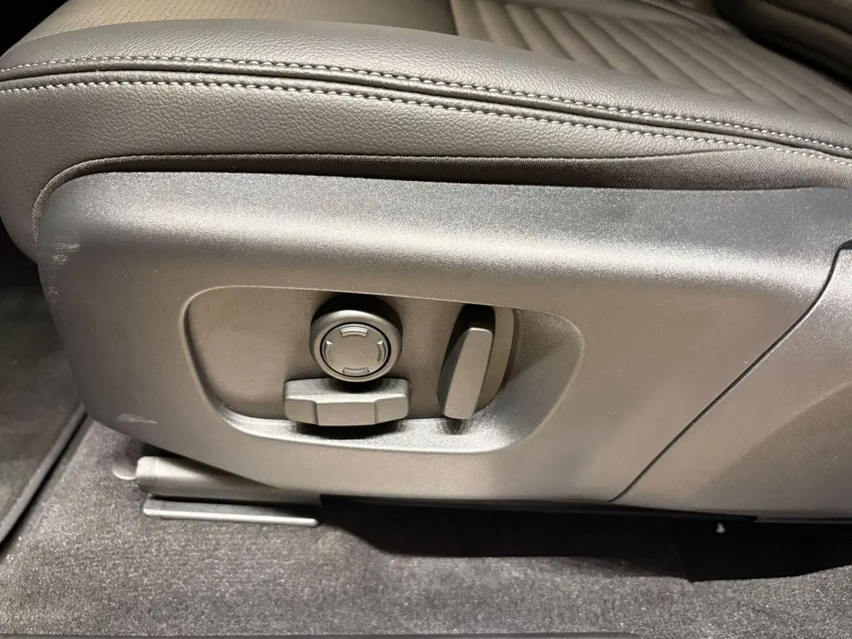Land Rover Discovery Sport nuova a Torino (11)