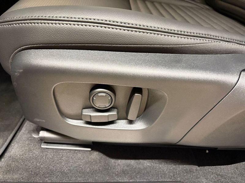 Land Rover Discovery Sport nuova a Torino (11)