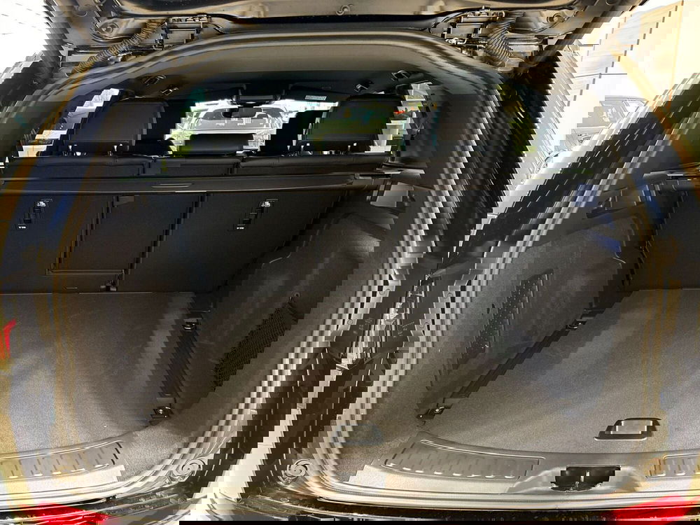 Land Rover Discovery Sport nuova a Torino (17)