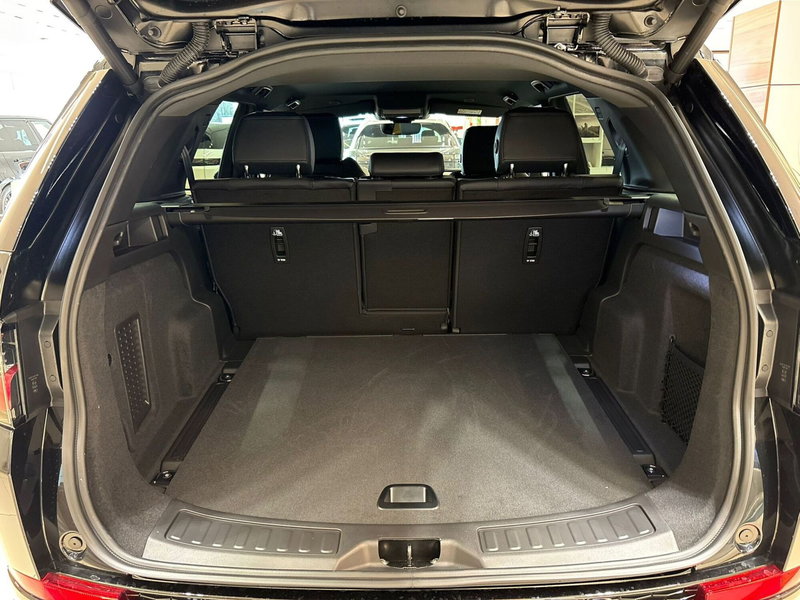 Land Rover Discovery Sport nuova a Torino (17)