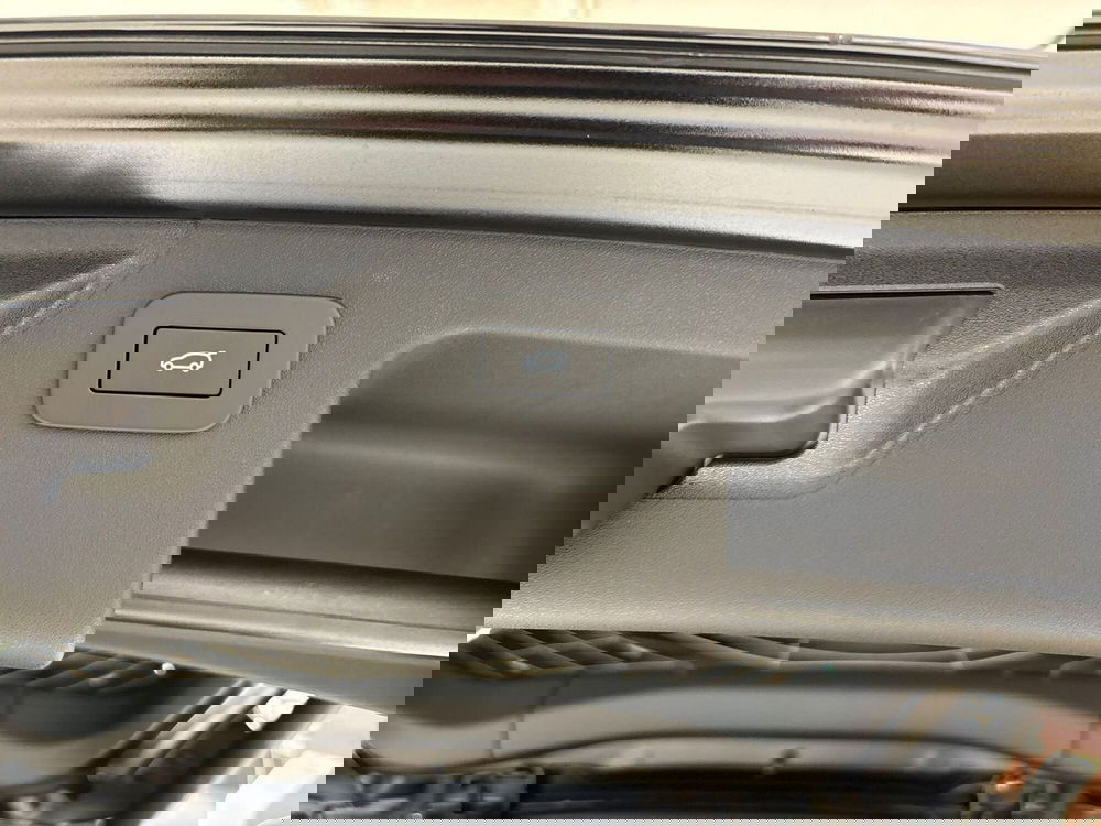 Land Rover Discovery Sport nuova a Torino (18)