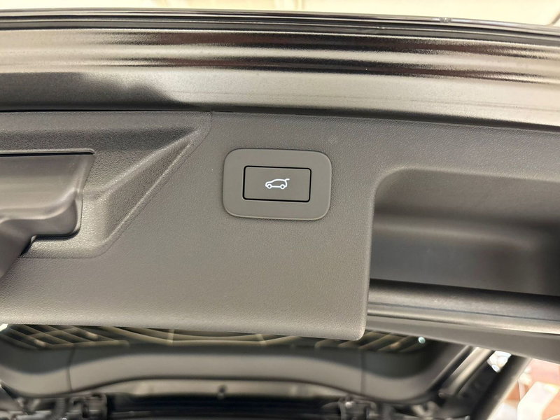 Land Rover Discovery Sport nuova a Torino (18)