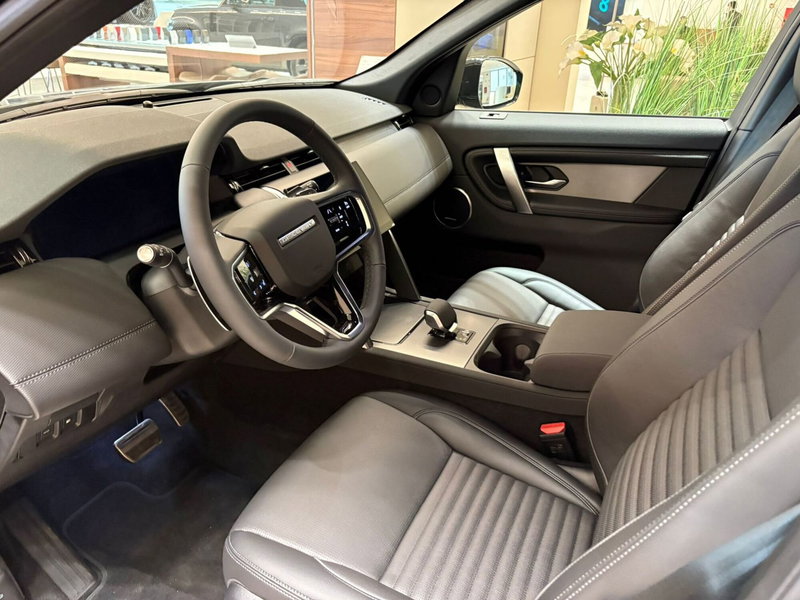 Land Rover Discovery Sport nuova a Torino (6)