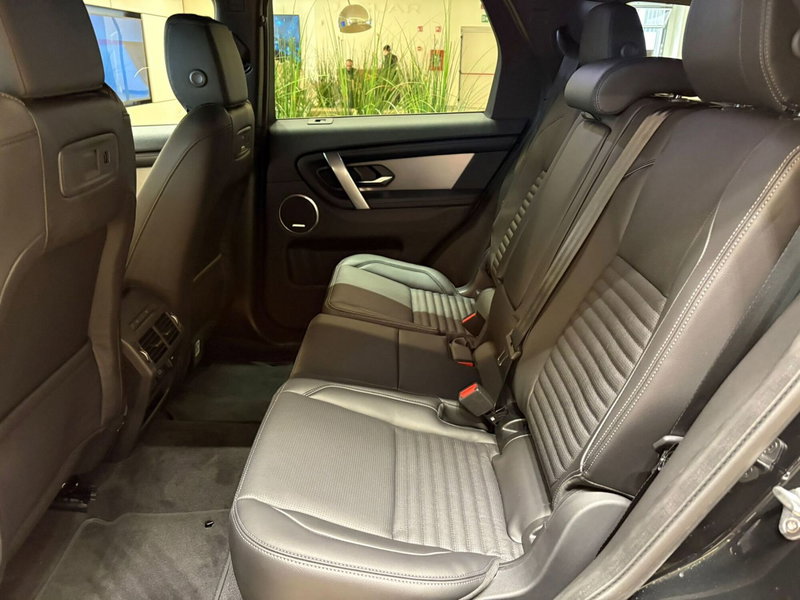 Land Rover Discovery Sport nuova a Torino (9)