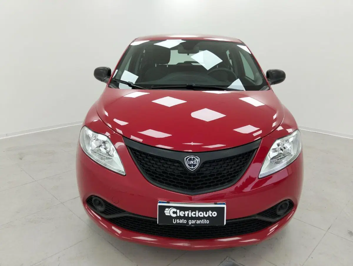 Lancia Ypsilon usata a Como (6)