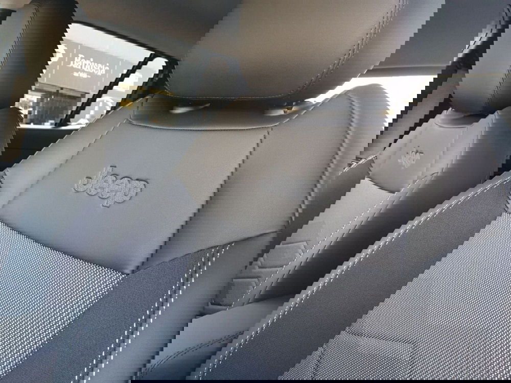 Jeep Avenger nuova a Pescara (6)