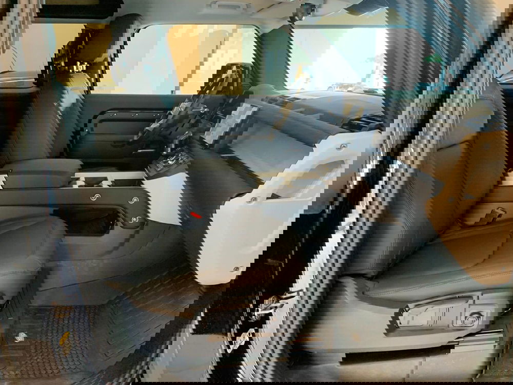 Land Rover Defender usata a Lucca (3)