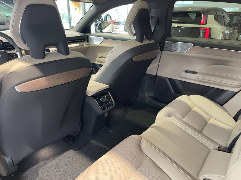 Volvo ES90 nuova a Como (10)