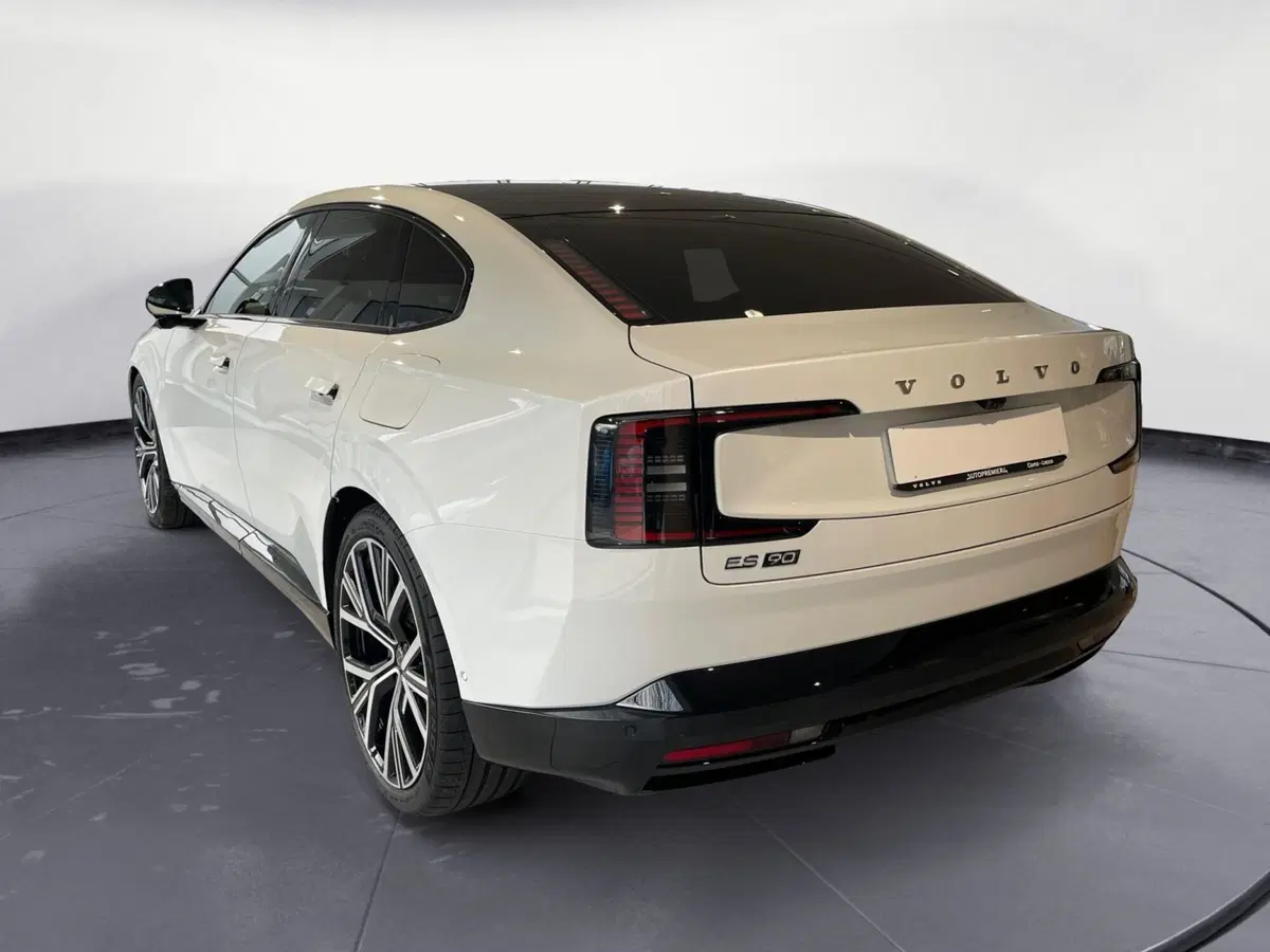 Volvo ES90 nuova a Como (4)