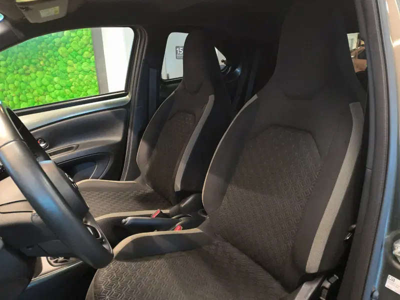 Toyota Aygo X usata a Catanzaro (17)