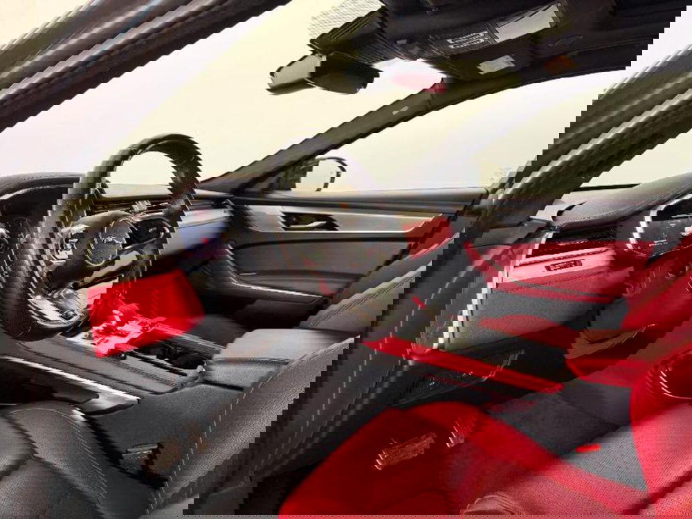 Jaguar F-Pace usata a Venezia (7)