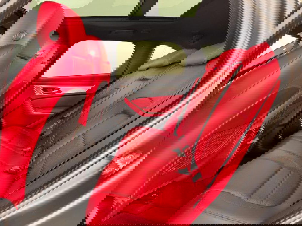 Jaguar F-Pace usata a Venezia (9)