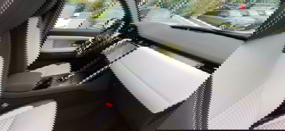 Land Rover Discovery Sport nuova a Palermo (3)