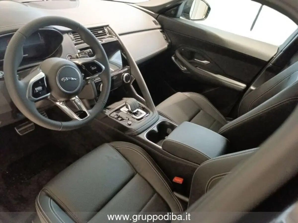 Jaguar E-Pace usata a Macerata (10)