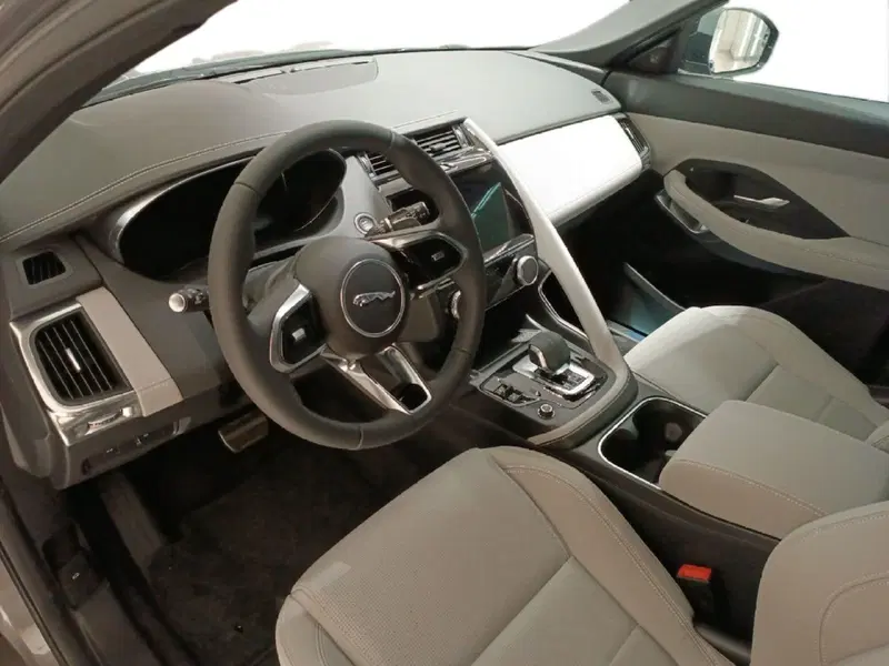 Jaguar E-Pace usata a Macerata (11)