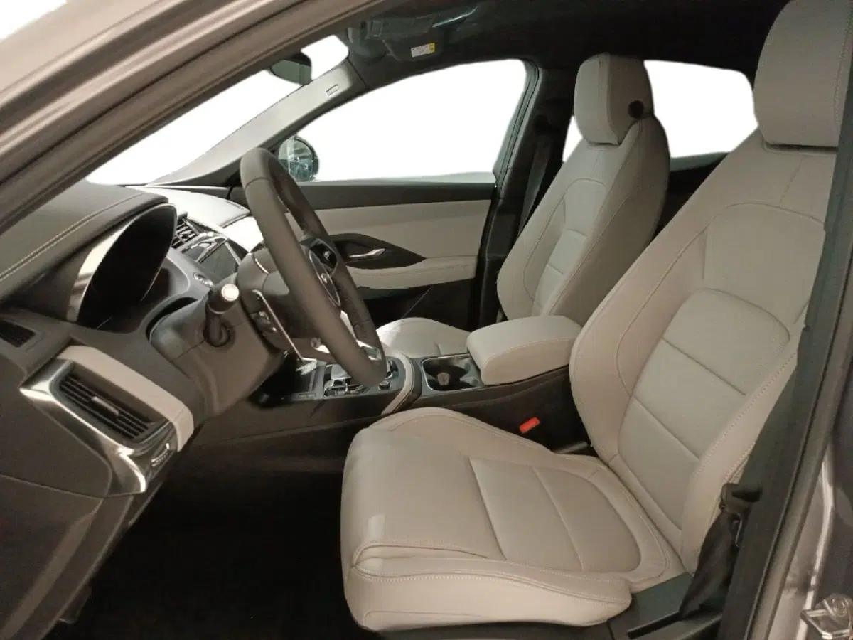 Jaguar E-Pace usata a Macerata (3)