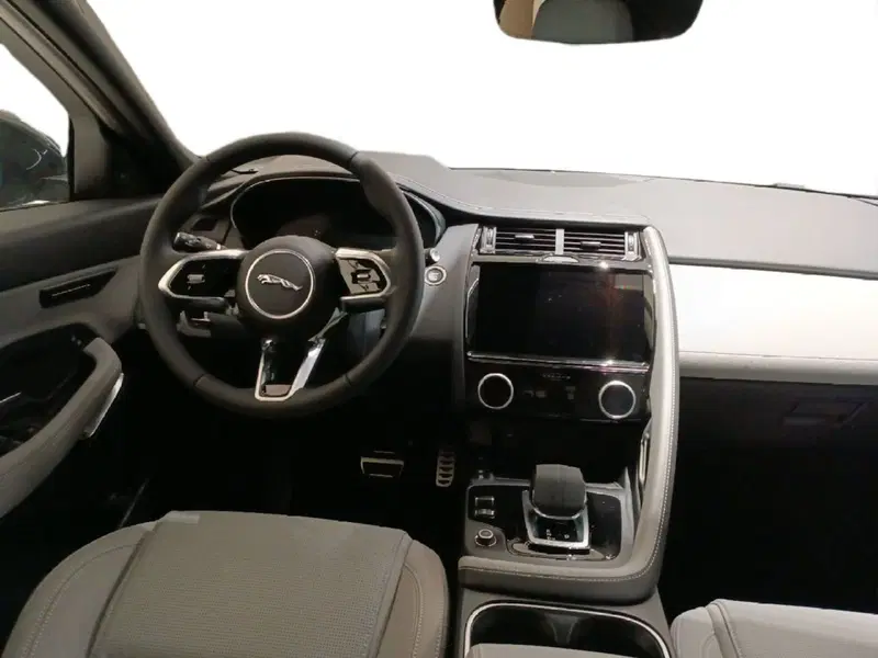 Jaguar E-Pace usata a Macerata (4)