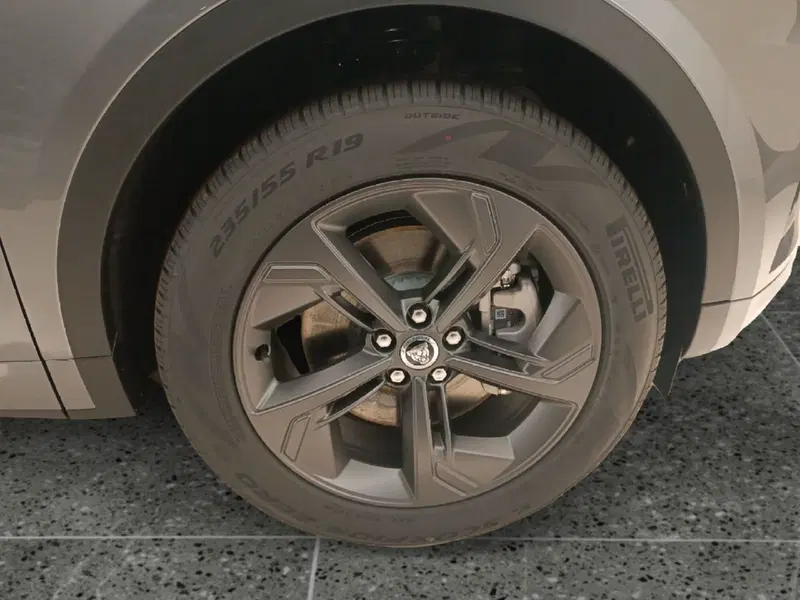 Jaguar E-Pace usata a Macerata (9)
