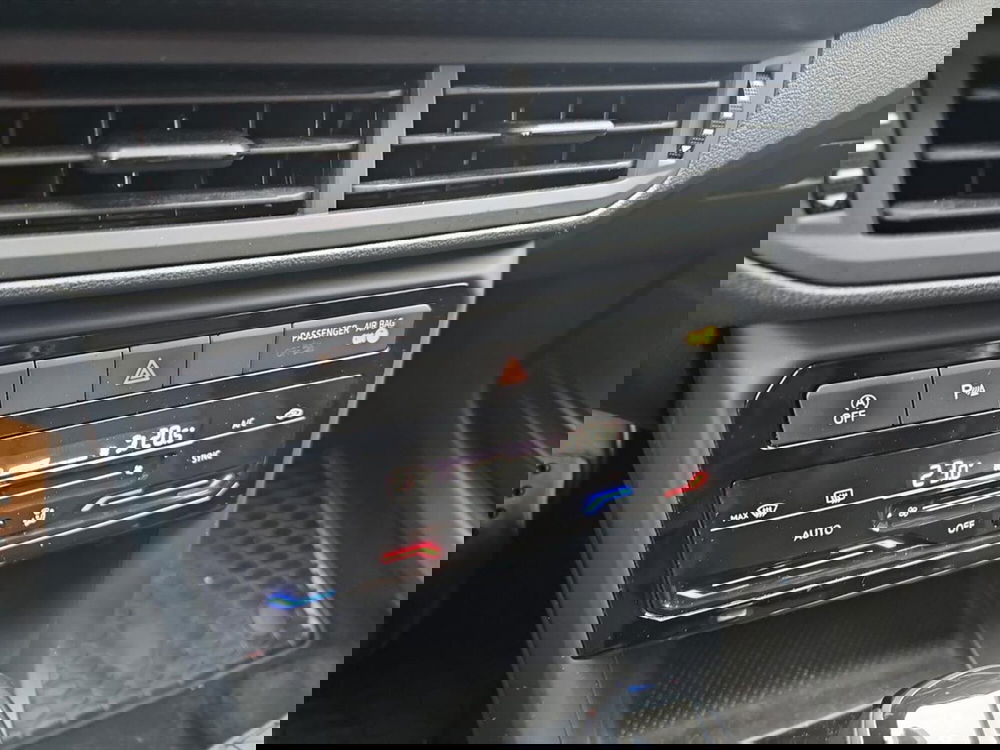 Volkswagen T-Cross usata a Lecco (13)