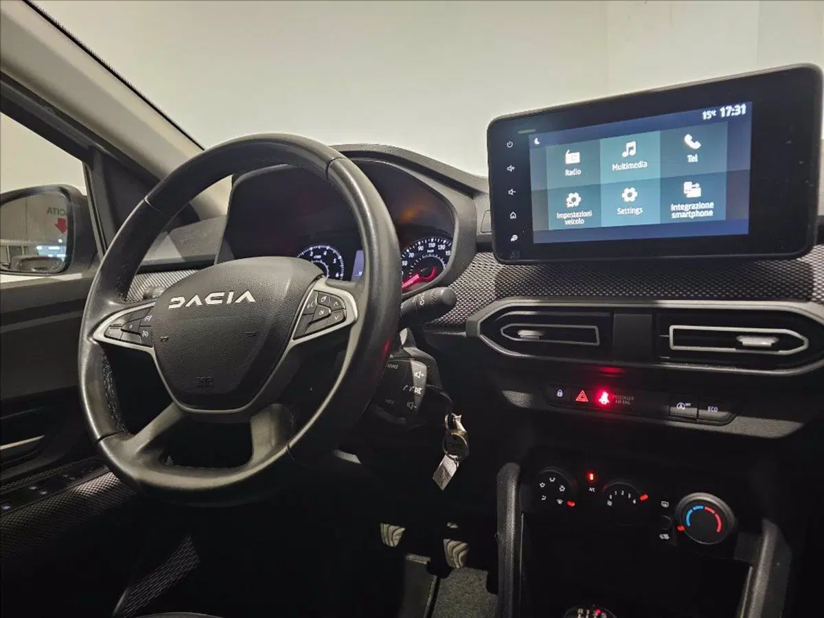 Dacia Jogger usata a Palermo (11)