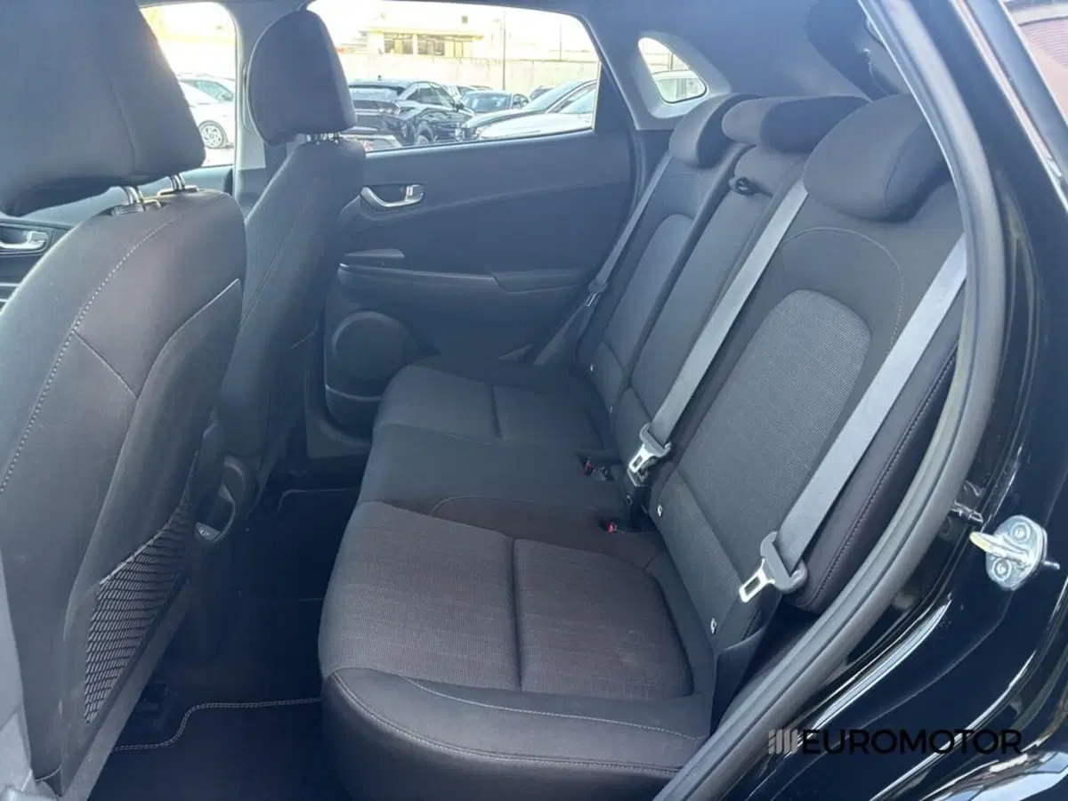 Hyundai Kona usata a Bari (10)