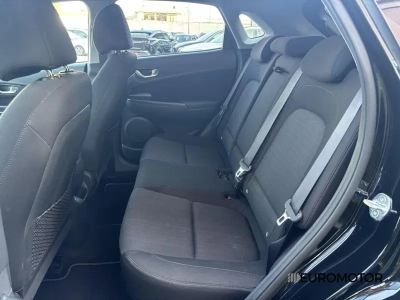 Hyundai Kona usata a Bari (10)