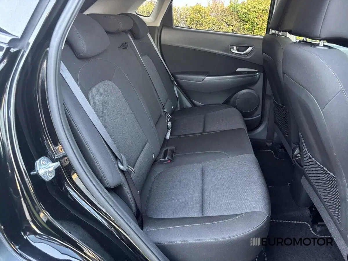 Hyundai Kona usata a Bari (11)