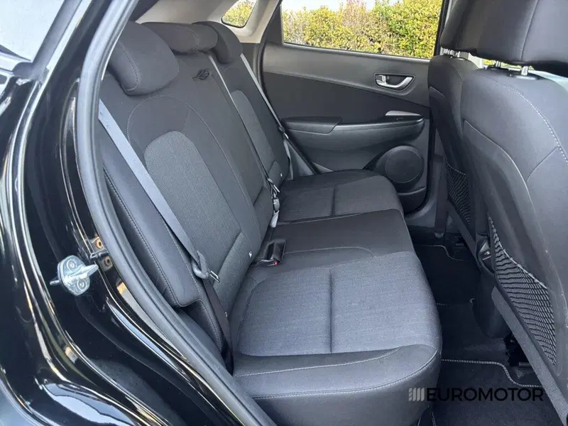 Hyundai Kona usata a Bari (11)