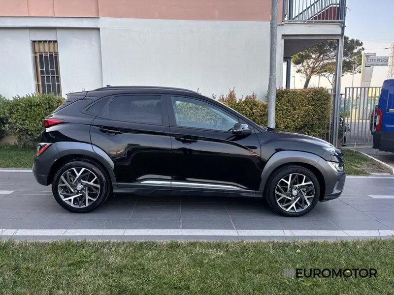 Hyundai Kona usata a Bari (4)