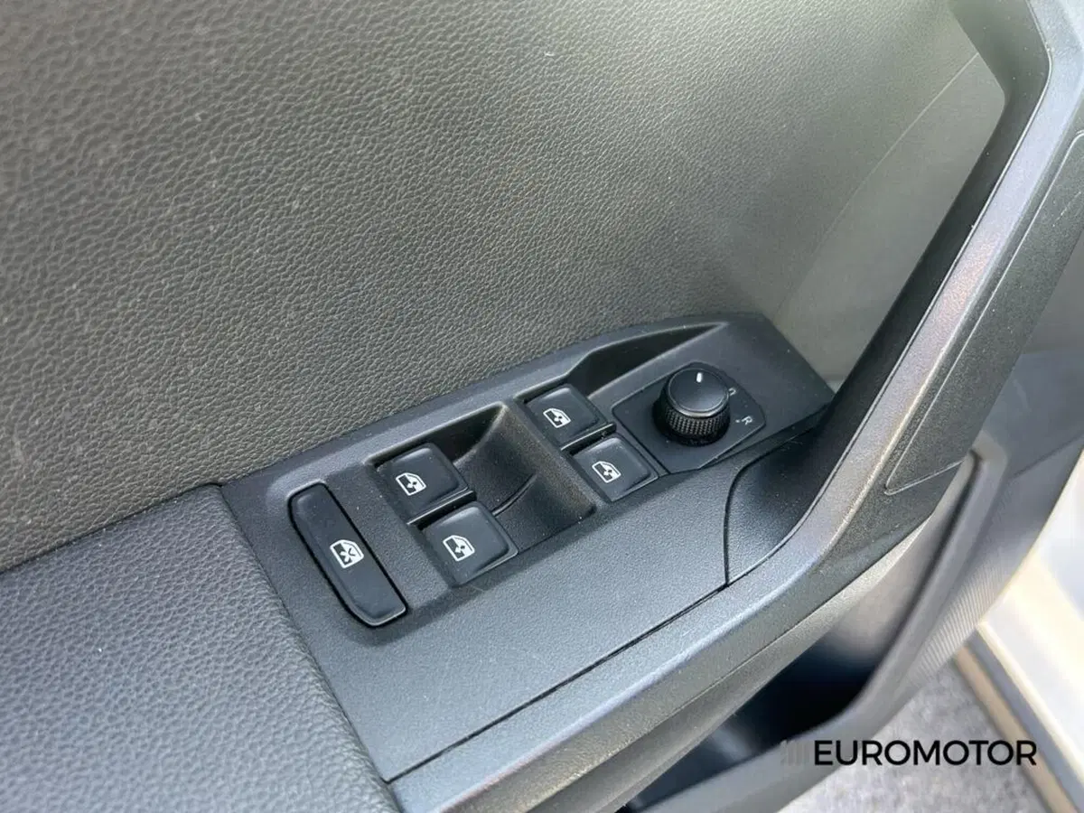 SEAT Arona usata a Bari (11)