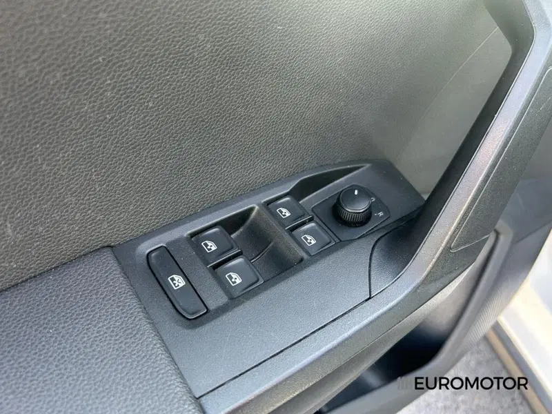 SEAT Arona usata a Bari (11)