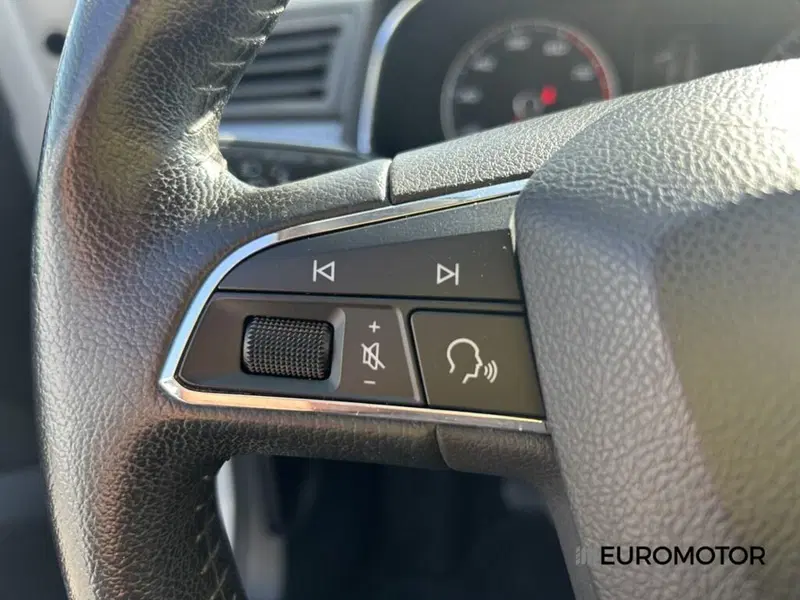 SEAT Arona usata a Bari (15)