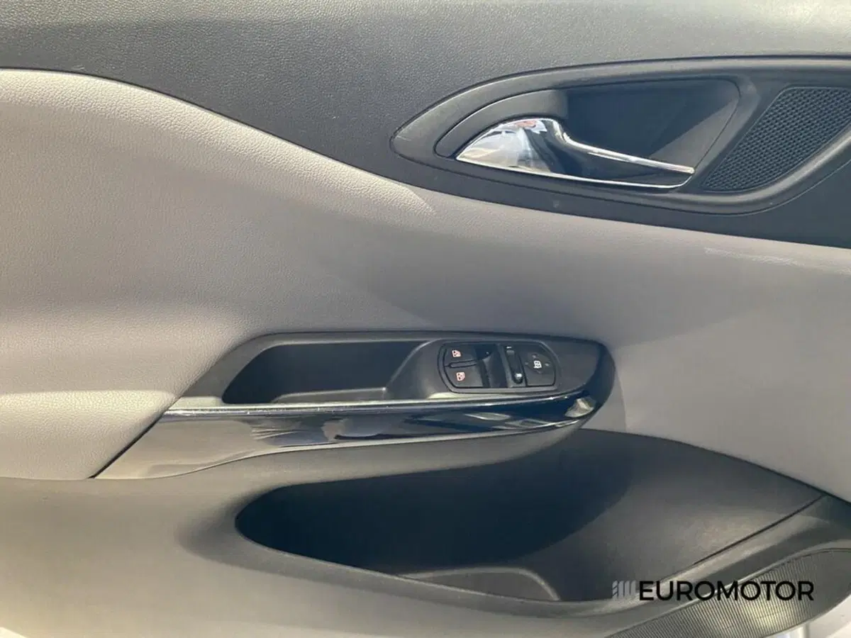 Opel Corsa usata a Bari (12)