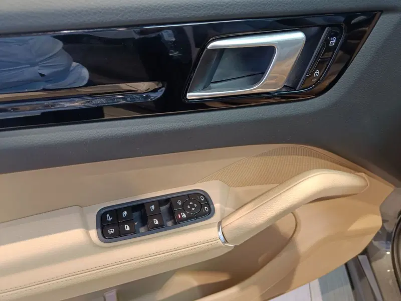 Porsche Cayenne usata a Pistoia (17)