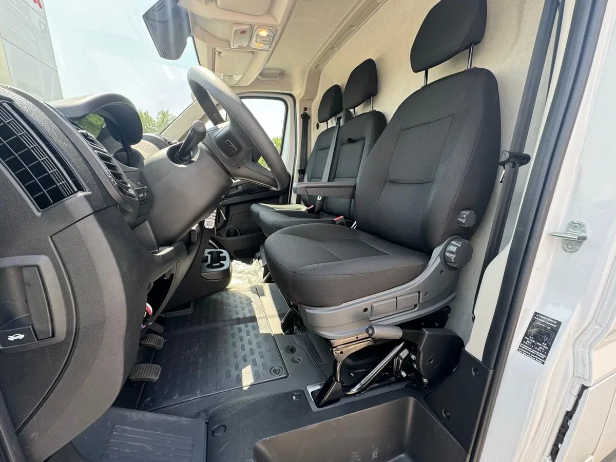 Toyota Proace Max Furgone nuova a Bologna (14)
