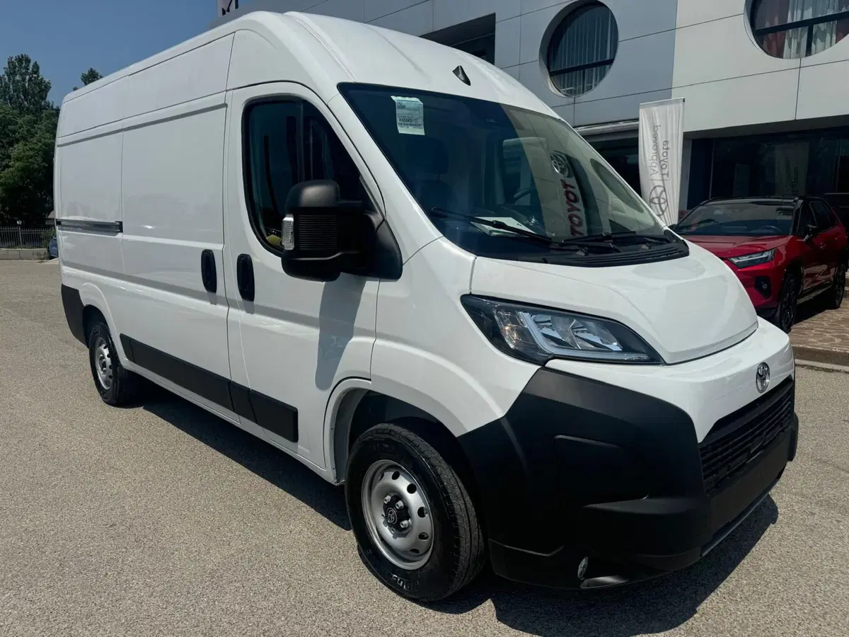 Toyota Proace Max Furgone nuova a Bologna (3)