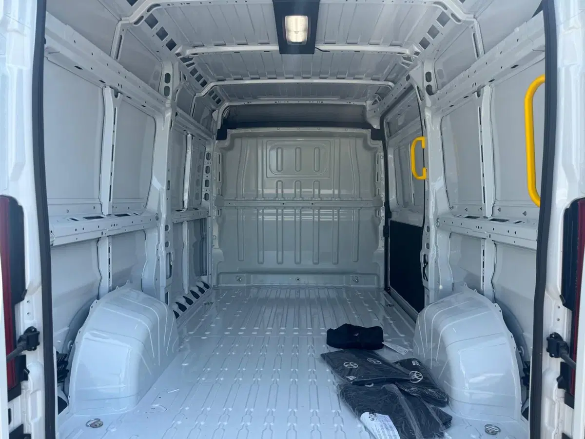 Toyota Proace Max Furgone nuova a Bologna (9)