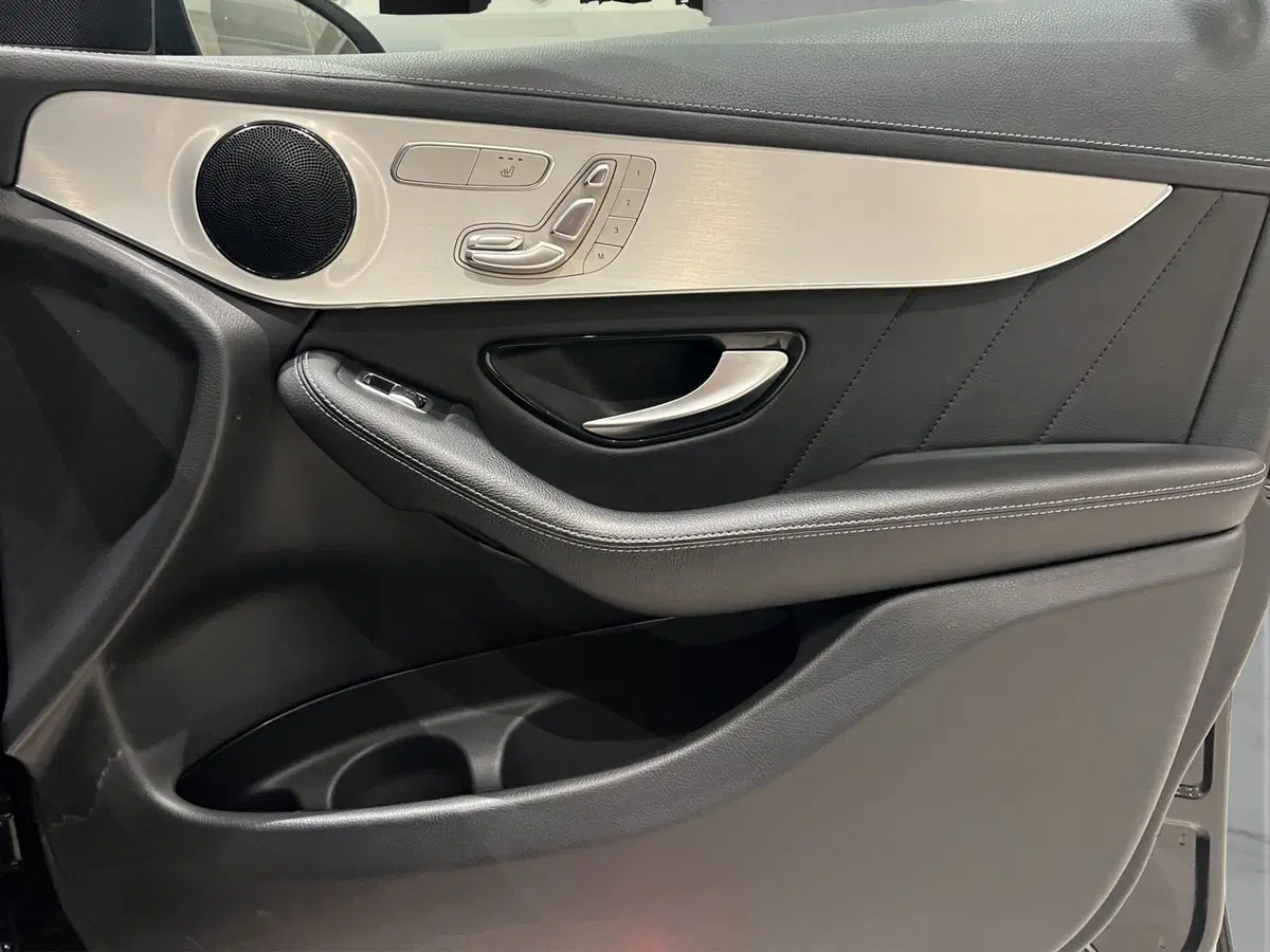 Mercedes-Benz GLC Coupé usata a Cosenza (17)