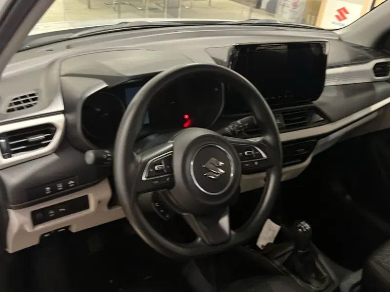Suzuki Swift nuova a Vercelli (11)