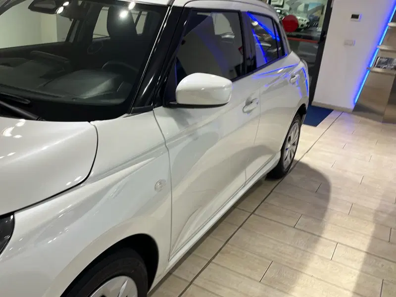 Suzuki Swift nuova a Vercelli (16)