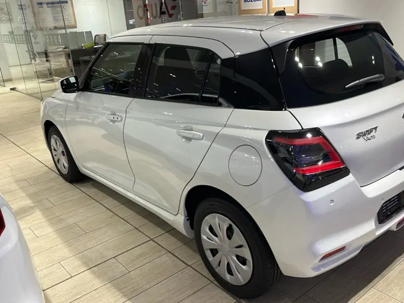 Suzuki Swift nuova a Vercelli (7)