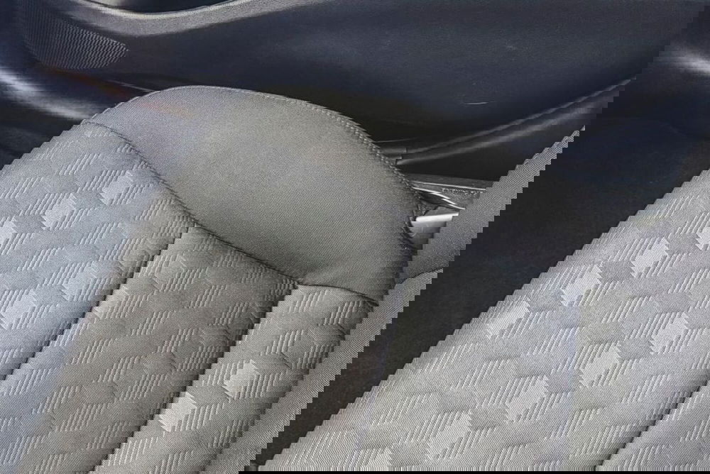 Mazda Mazda2 Hybrid usata a Vercelli (9)