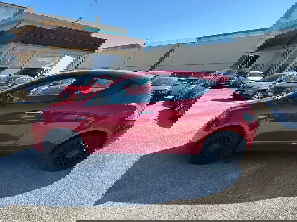 Lancia Ypsilon usata a Salerno (10)