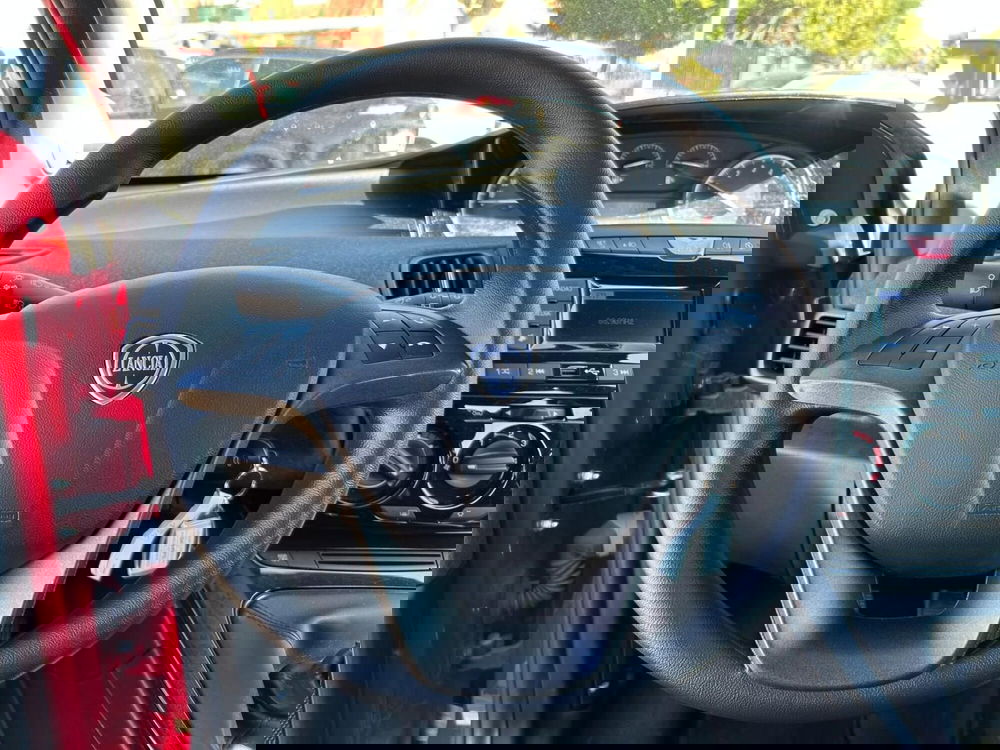 Lancia Ypsilon usata a Salerno (15)