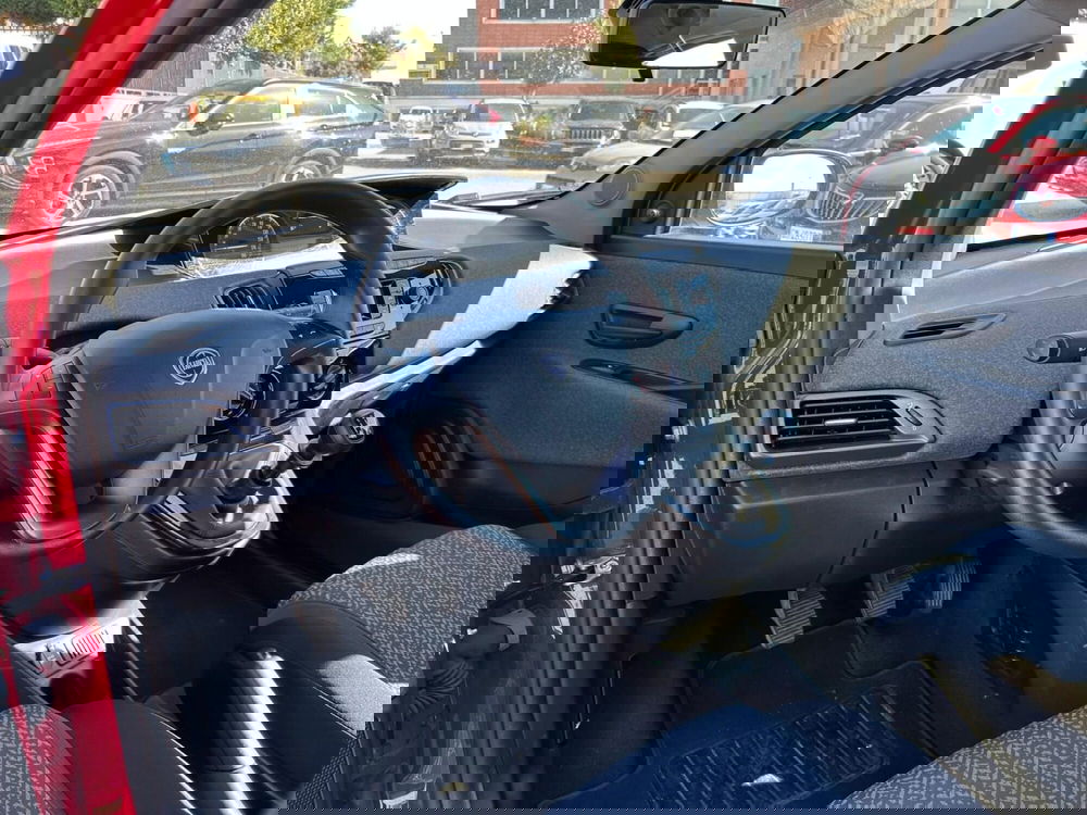 Lancia Ypsilon usata a Salerno (8)